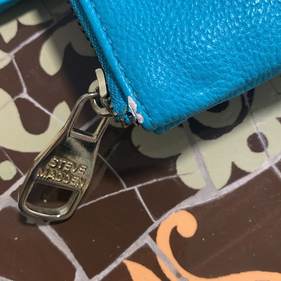 STEVE MADDEN TURQUOISE SHOULDER BAG. - Picture 9 of 10